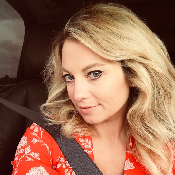 Meet your Posher, Andrea - Picture 3 of 5